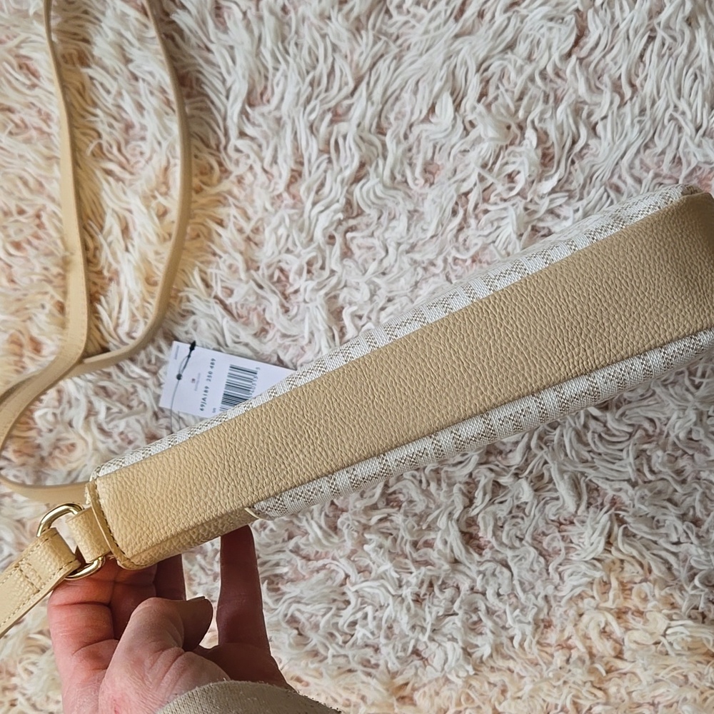 🐪NWT Tommy Hilfiger crossbody bag - Picture 4 of 10